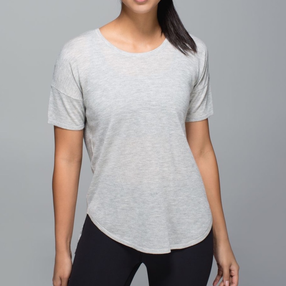Lululemon light gray wool blend short sleeve- Size 6